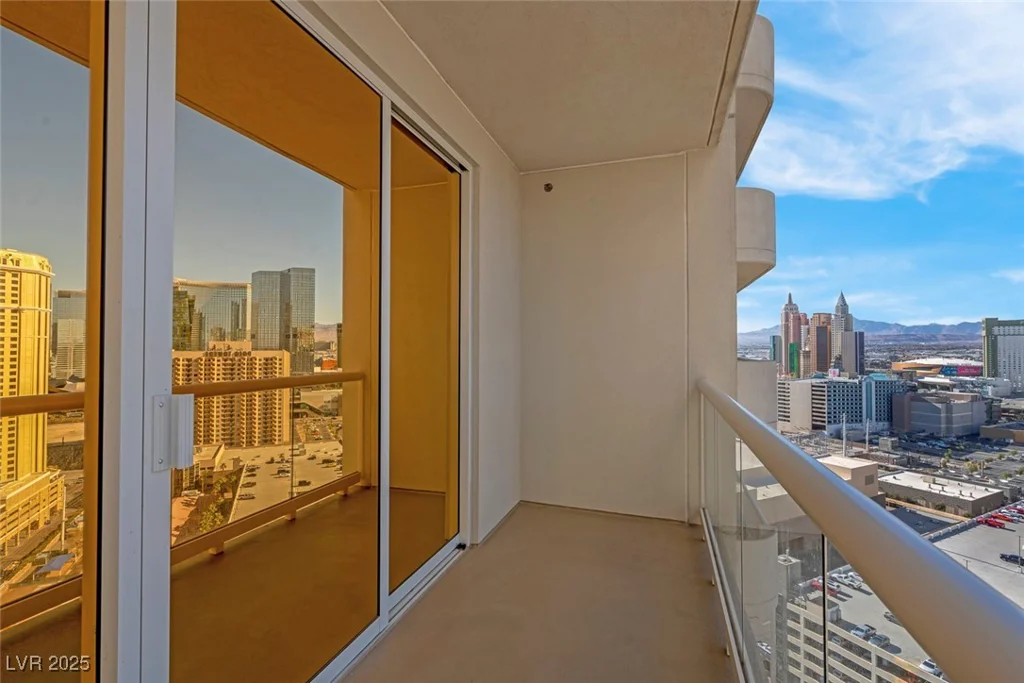 145 Harmon, Las Vegas, NV 89109