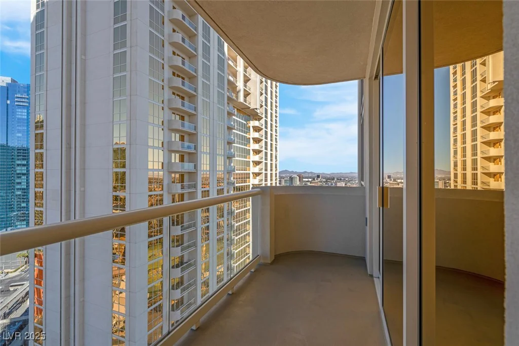 145 Harmon, Las Vegas, NV 89109