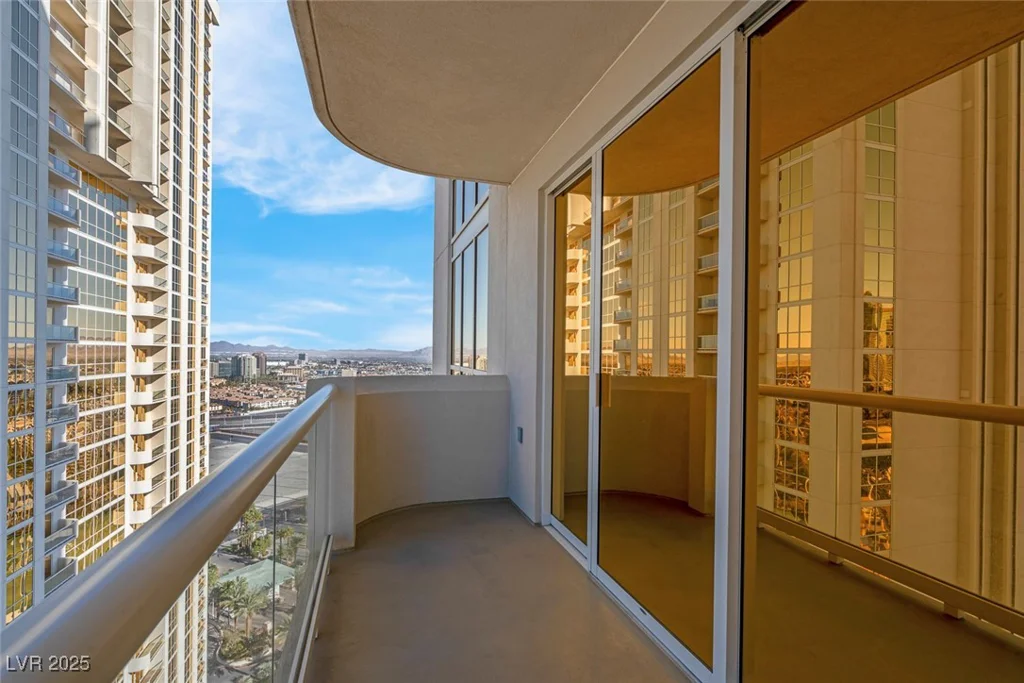 145 Harmon, Las Vegas, NV 89109