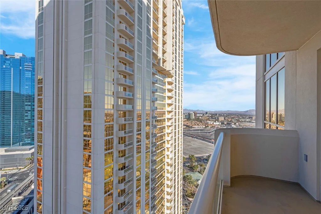 145 Harmon, Las Vegas, NV 89109