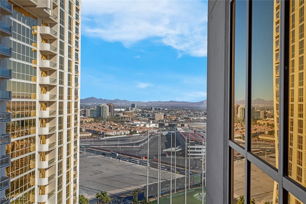 145 Harmon, Las Vegas, NV 89109