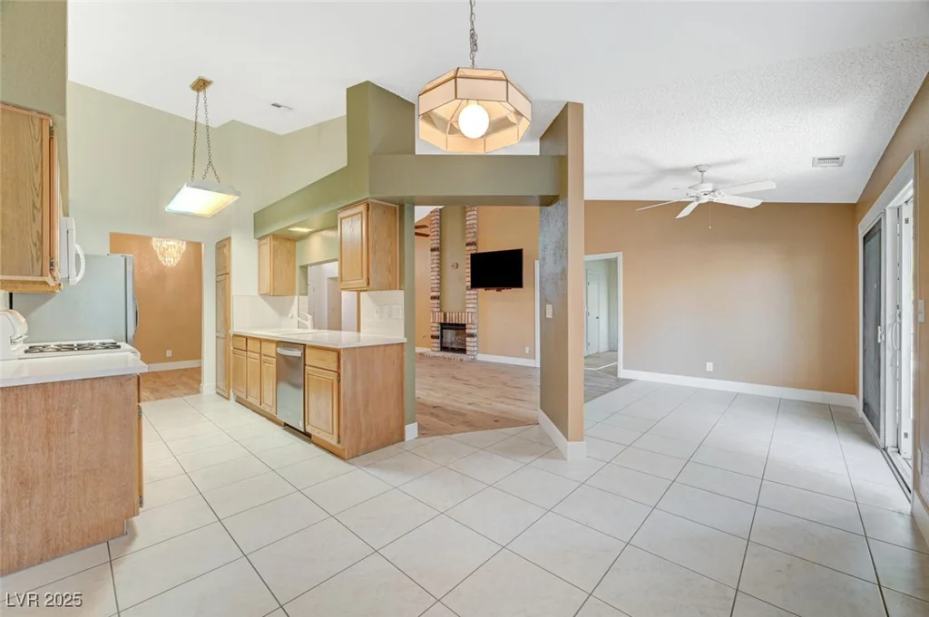 5421 Broadwater, Las Vegas, NV 89130