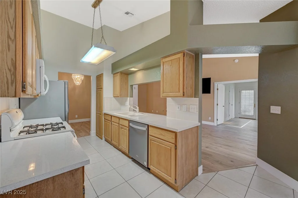 5421 Broadwater, Las Vegas, NV 89130