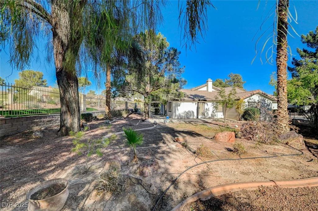 5421 Broadwater, Las Vegas, NV 89130