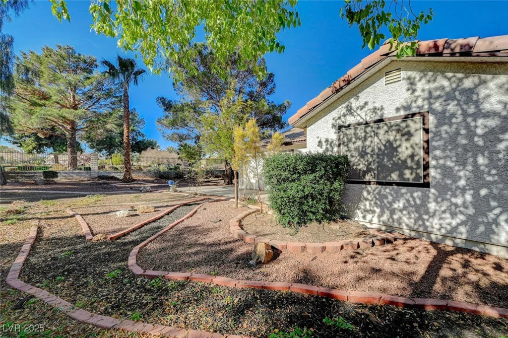 5421 Broadwater, Las Vegas, NV 89130
