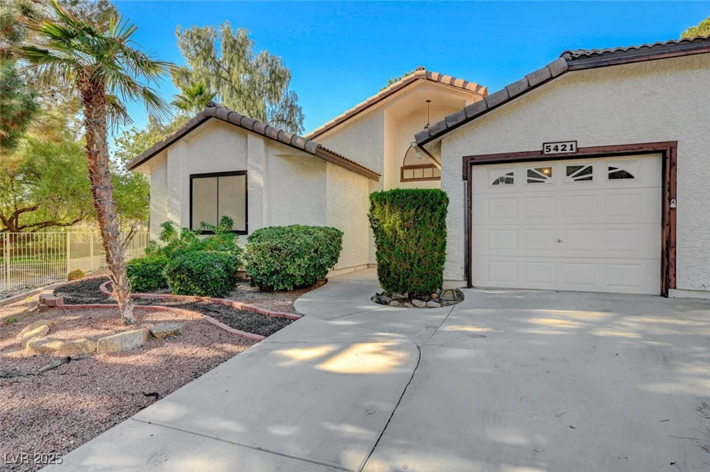 5421 Broadwater, Las Vegas, NV 89130