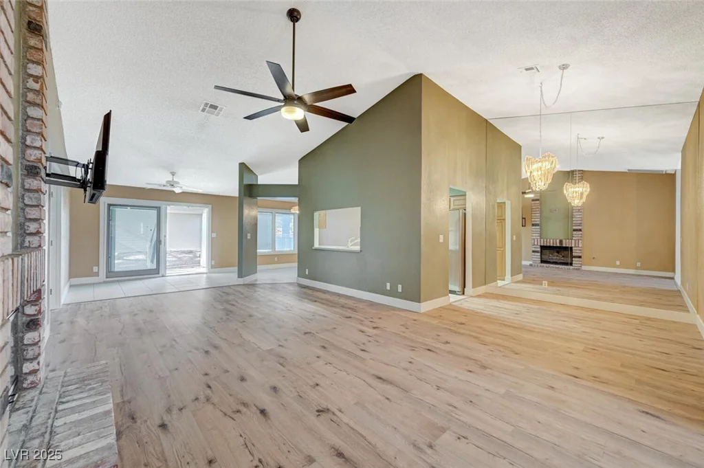 5421 Broadwater, Las Vegas, NV 89130