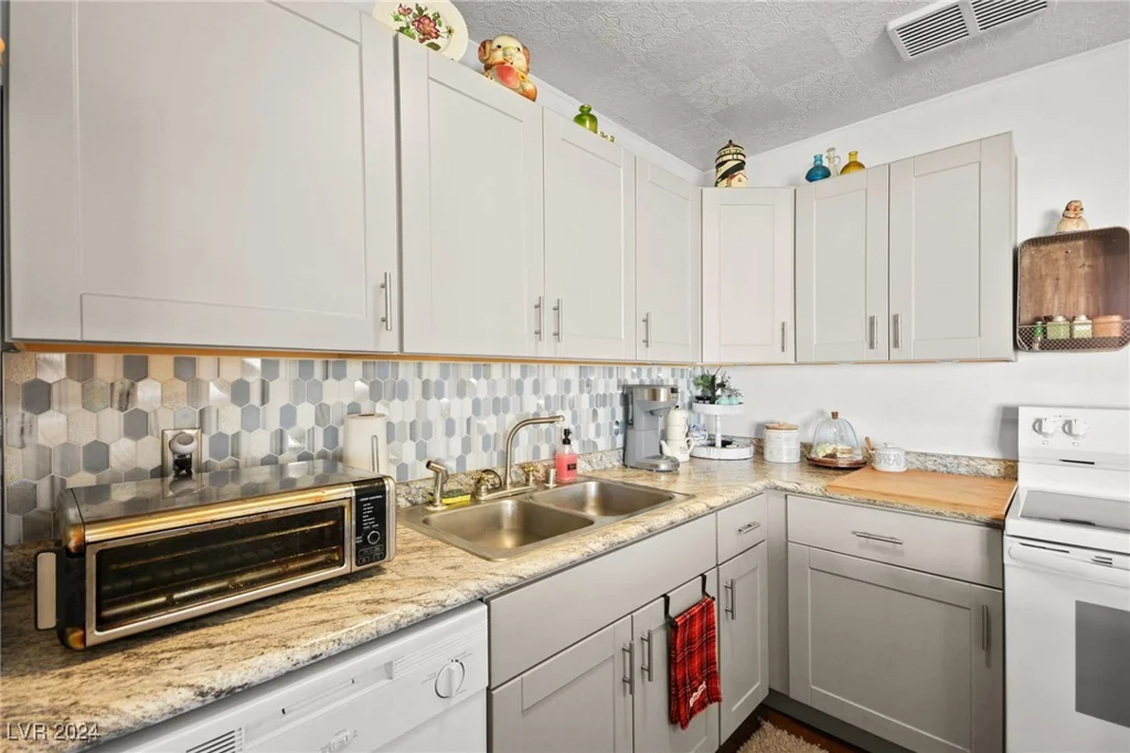6220 Rassler, Las Vegas, NV 89107
