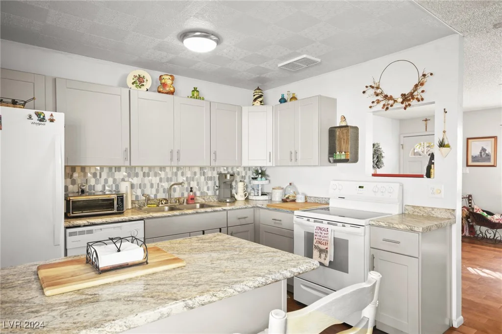 6220 Rassler, Las Vegas, NV 89107