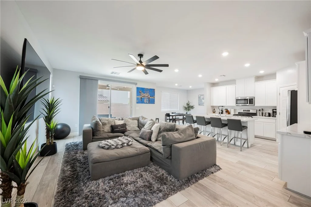 9998 Caton, Las Vegas, NV 89141