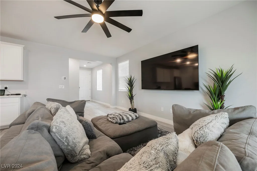 9998 Caton, Las Vegas, NV 89141