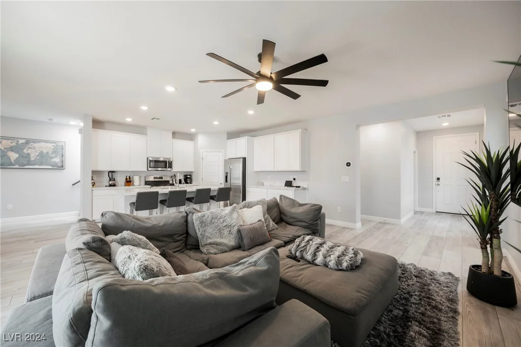 9998 Caton, Las Vegas, NV 89141