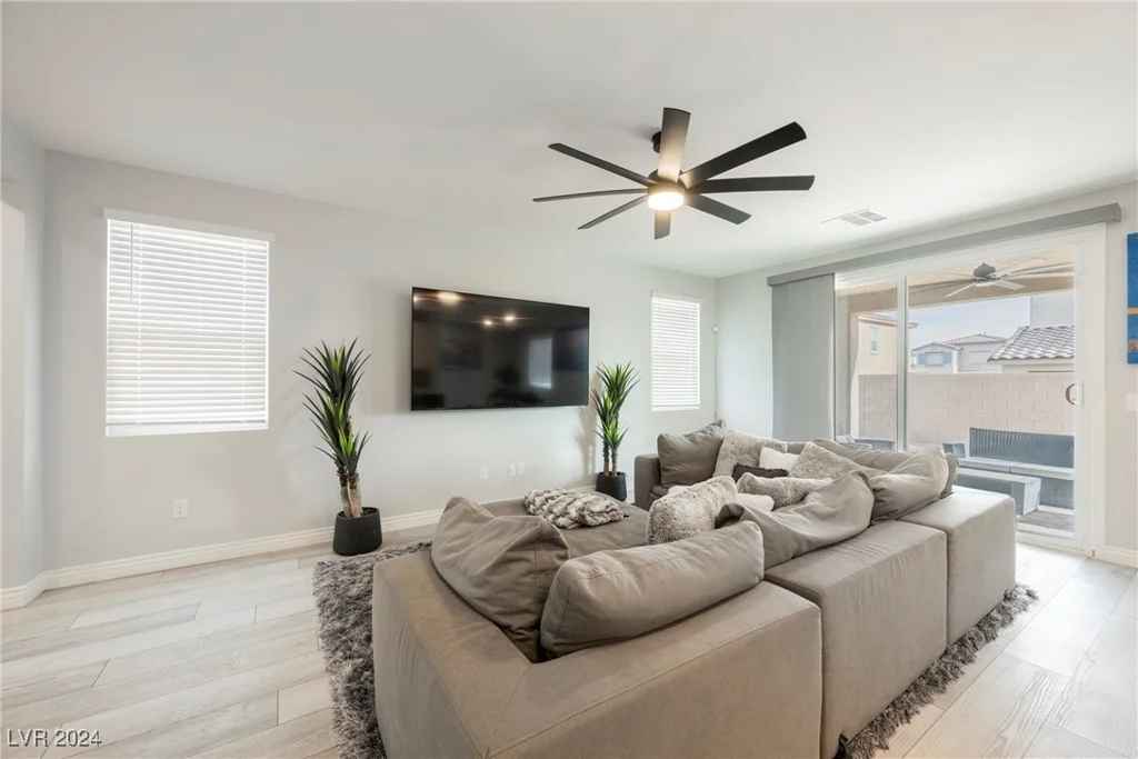 9998 Caton, Las Vegas, NV 89141