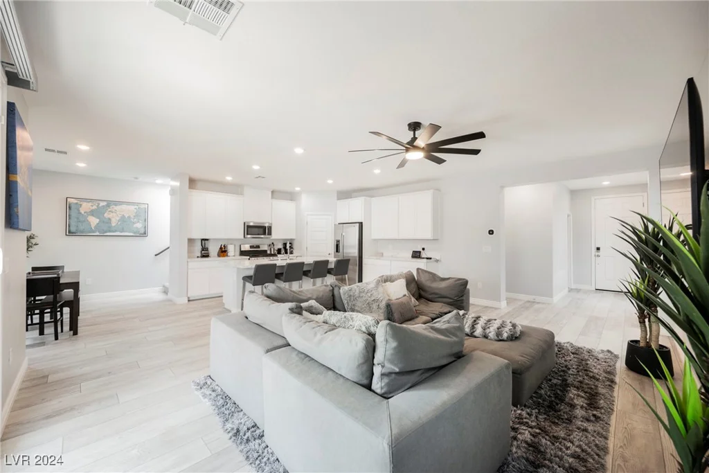 9998 Caton, Las Vegas, NV 89141