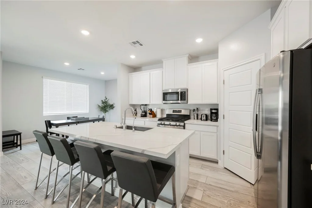 9998 Caton, Las Vegas, NV 89141
