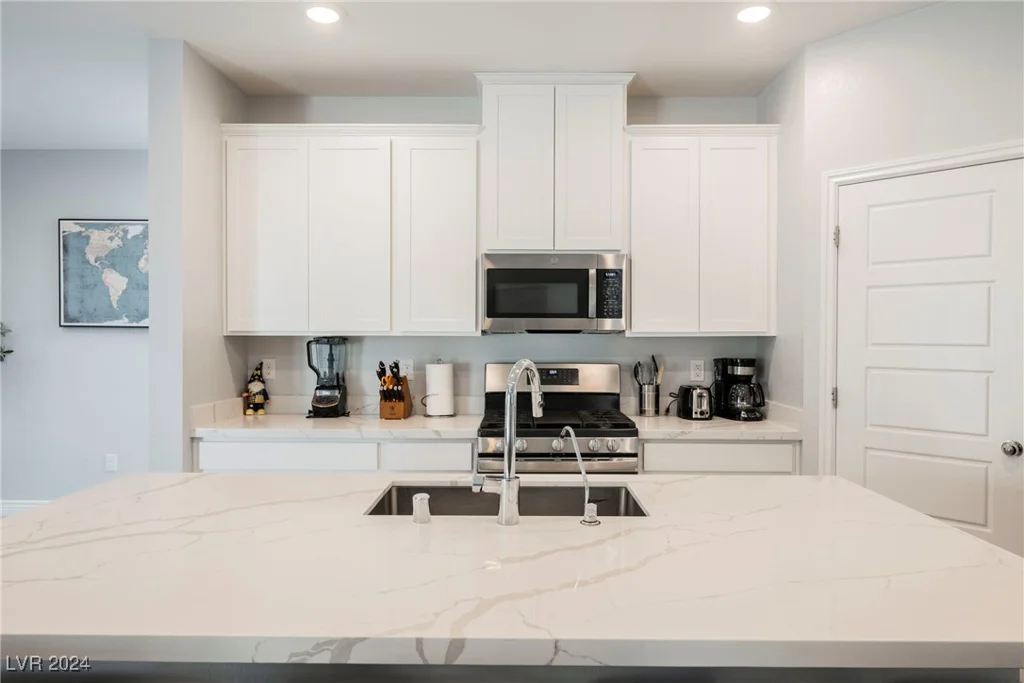 9998 Caton, Las Vegas, NV 89141