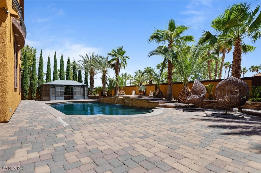 1504 Castle Wall, Las Vegas, NV 89117