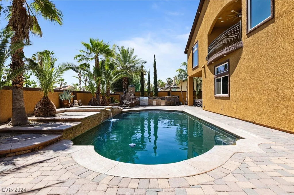 1504 Castle Wall, Las Vegas, NV 89117