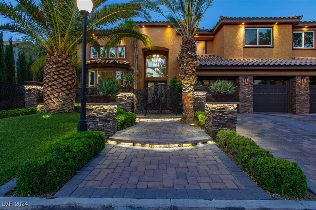 1504 Castle Wall, Las Vegas, NV 89117