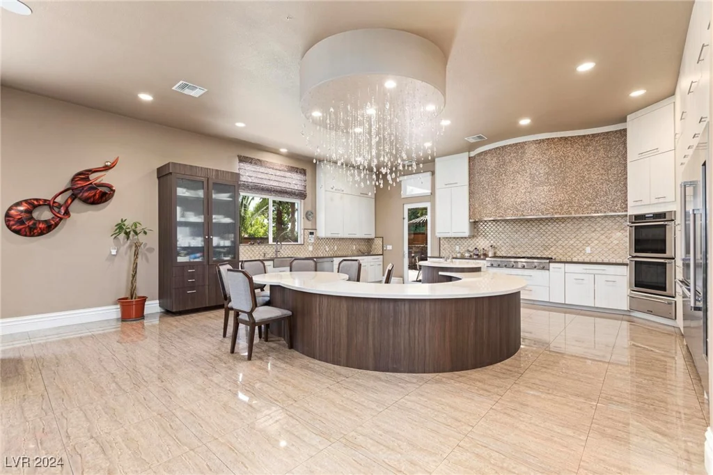 1504 Castle Wall, Las Vegas, NV 89117