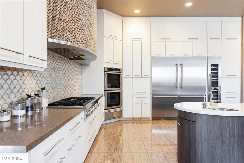 1504 Castle Wall, Las Vegas, NV 89117