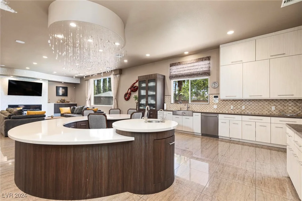 1504 Castle Wall, Las Vegas, NV 89117
