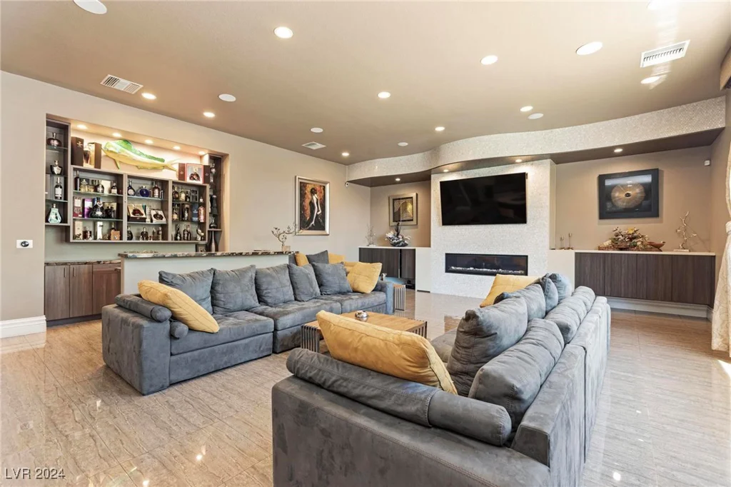 1504 Castle Wall, Las Vegas, NV 89117