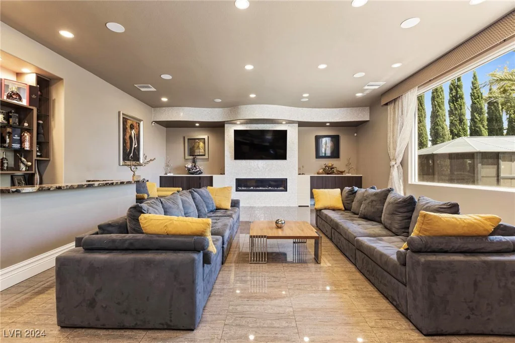 1504 Castle Wall, Las Vegas, NV 89117