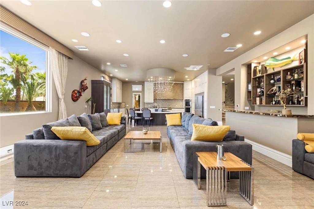 1504 Castle Wall, Las Vegas, NV 89117