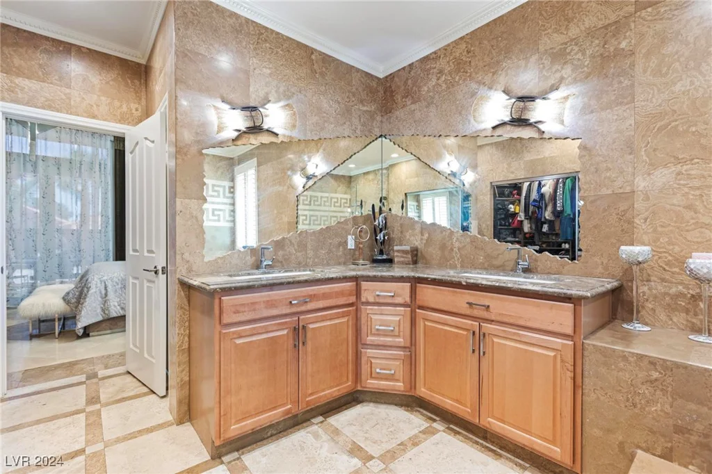 1504 Castle Wall, Las Vegas, NV 89117