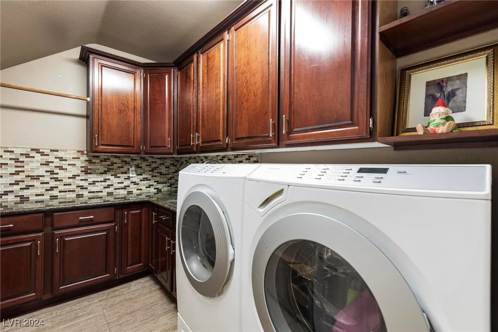 1504 Castle Wall, Las Vegas, NV 89117