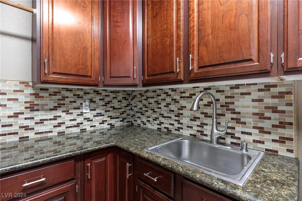 1504 Castle Wall, Las Vegas, NV 89117