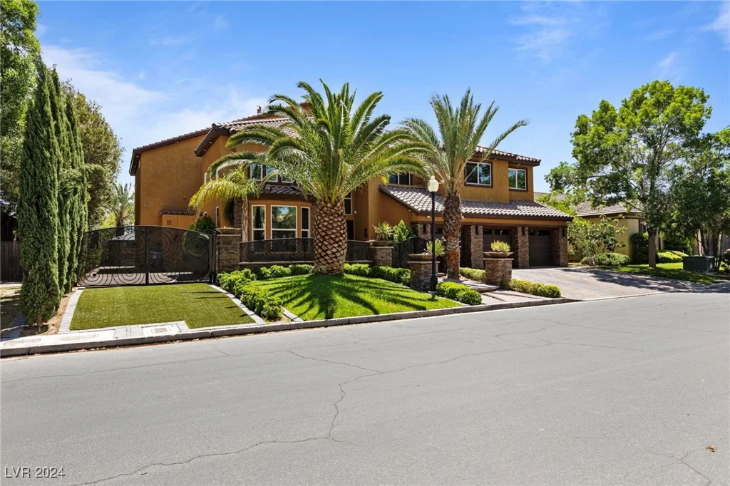 1504 Castle Wall, Las Vegas, NV 89117