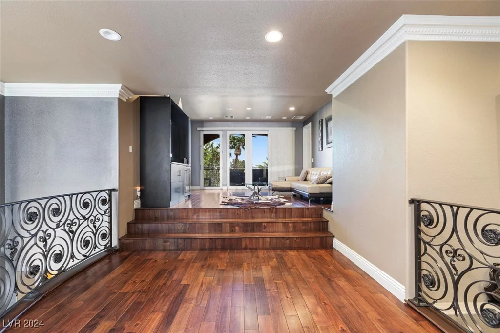1504 Castle Wall, Las Vegas, NV 89117