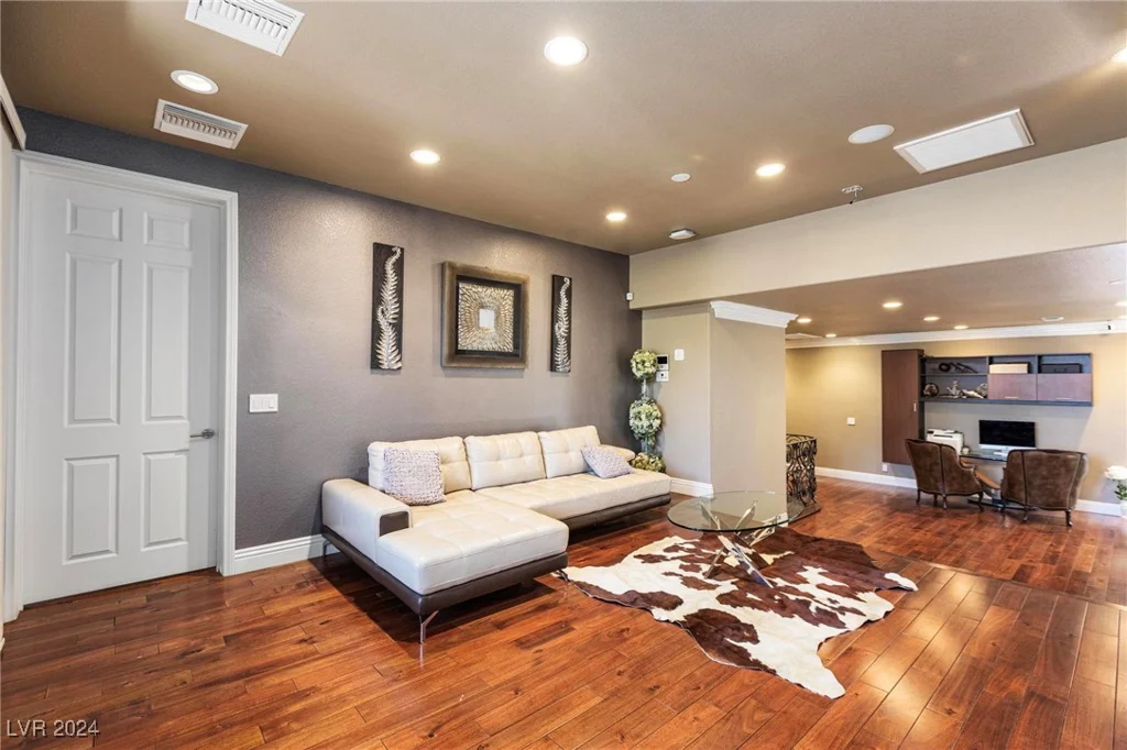 1504 Castle Wall, Las Vegas, NV 89117