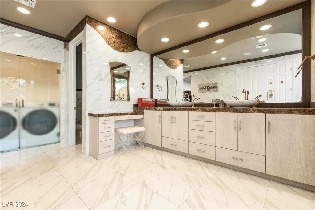 1504 Castle Wall, Las Vegas, NV 89117