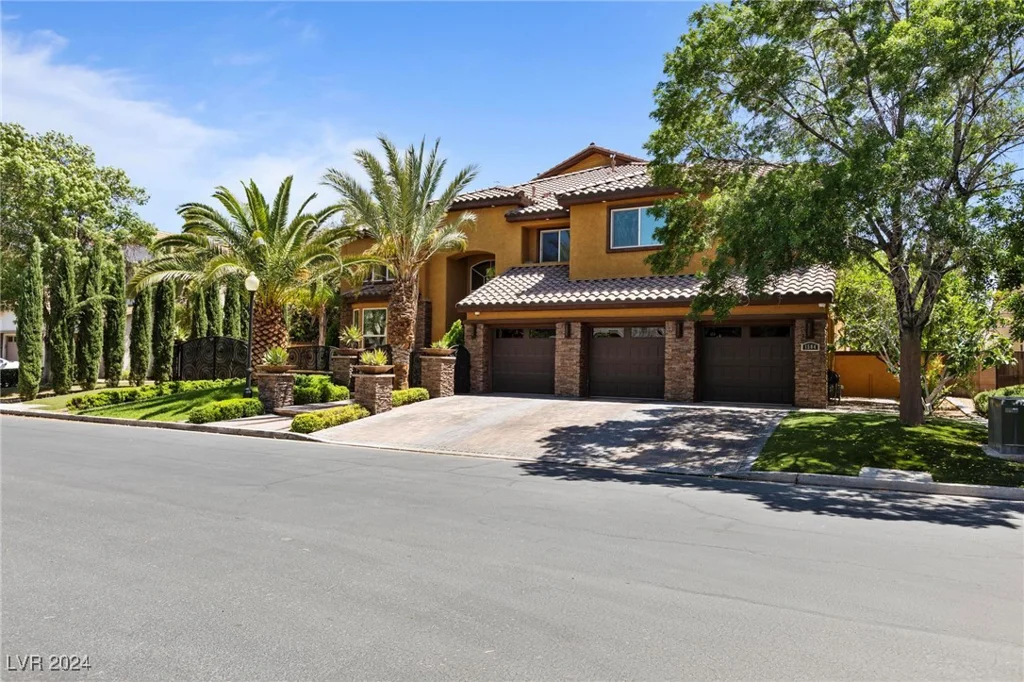 1504 Castle Wall, Las Vegas, NV 89117