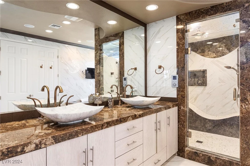 1504 Castle Wall, Las Vegas, NV 89117