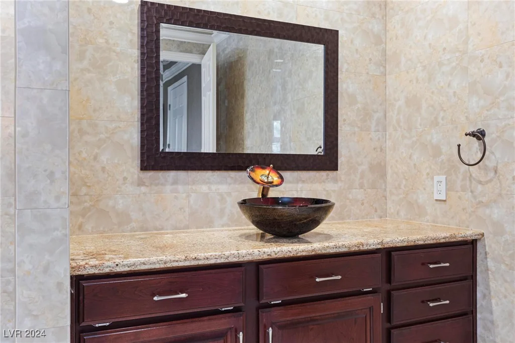 1504 Castle Wall, Las Vegas, NV 89117