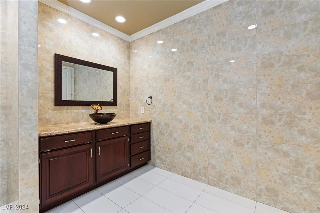 1504 Castle Wall, Las Vegas, NV 89117