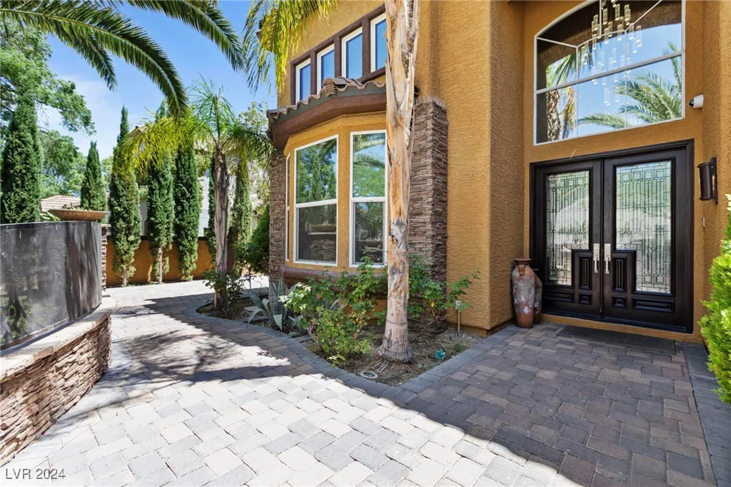 1504 Castle Wall, Las Vegas, NV 89117