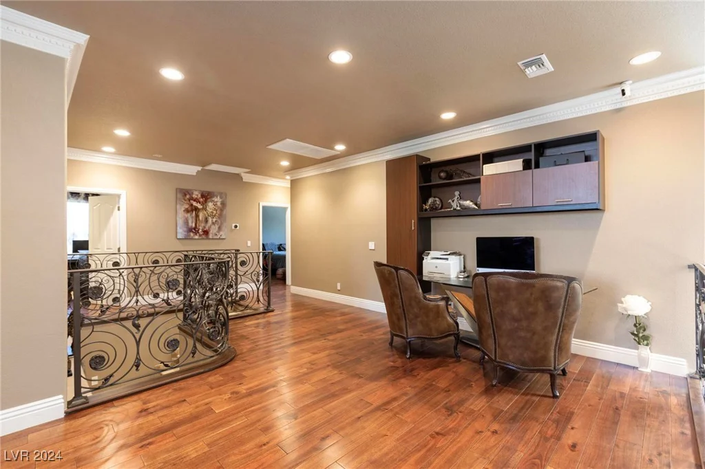 1504 Castle Wall, Las Vegas, NV 89117