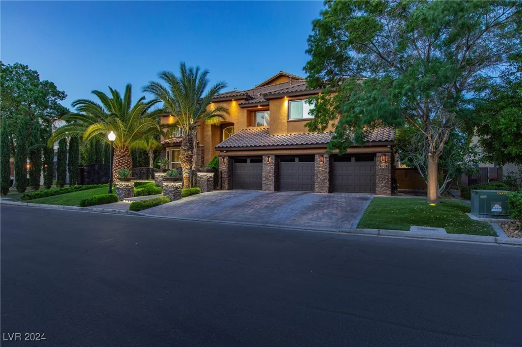 1504 Castle Wall, Las Vegas, NV 89117