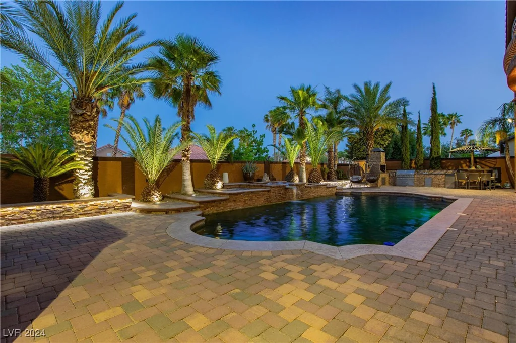 1504 Castle Wall, Las Vegas, NV 89117