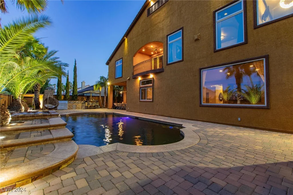 1504 Castle Wall, Las Vegas, NV 89117