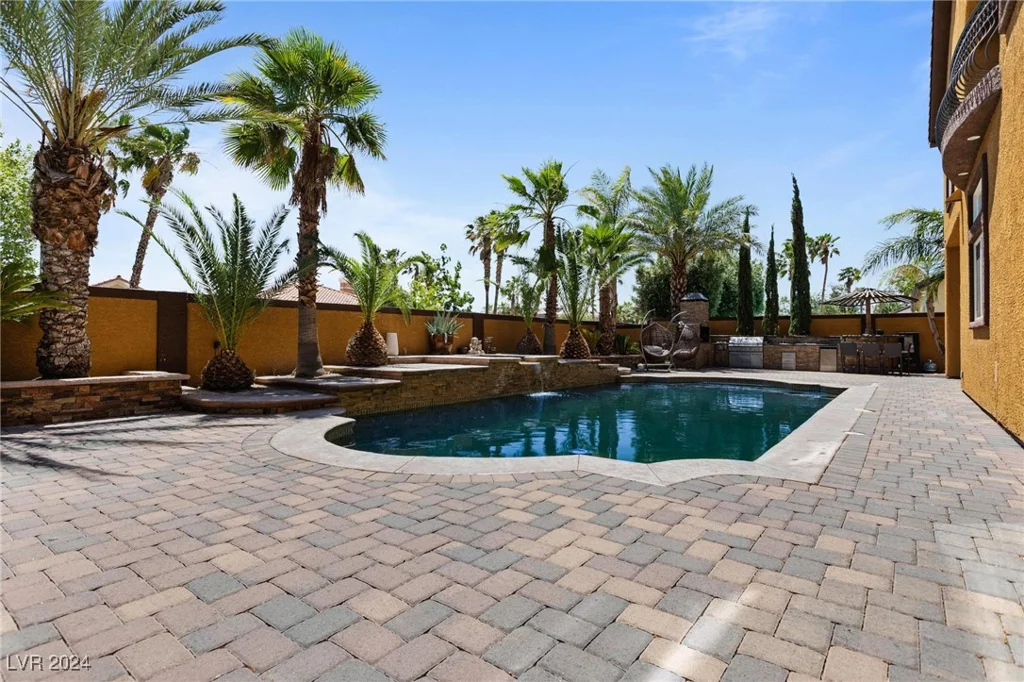 1504 Castle Wall, Las Vegas, NV 89117
