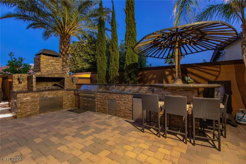 1504 Castle Wall, Las Vegas, NV 89117