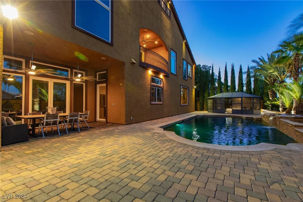 1504 Castle Wall, Las Vegas, NV 89117