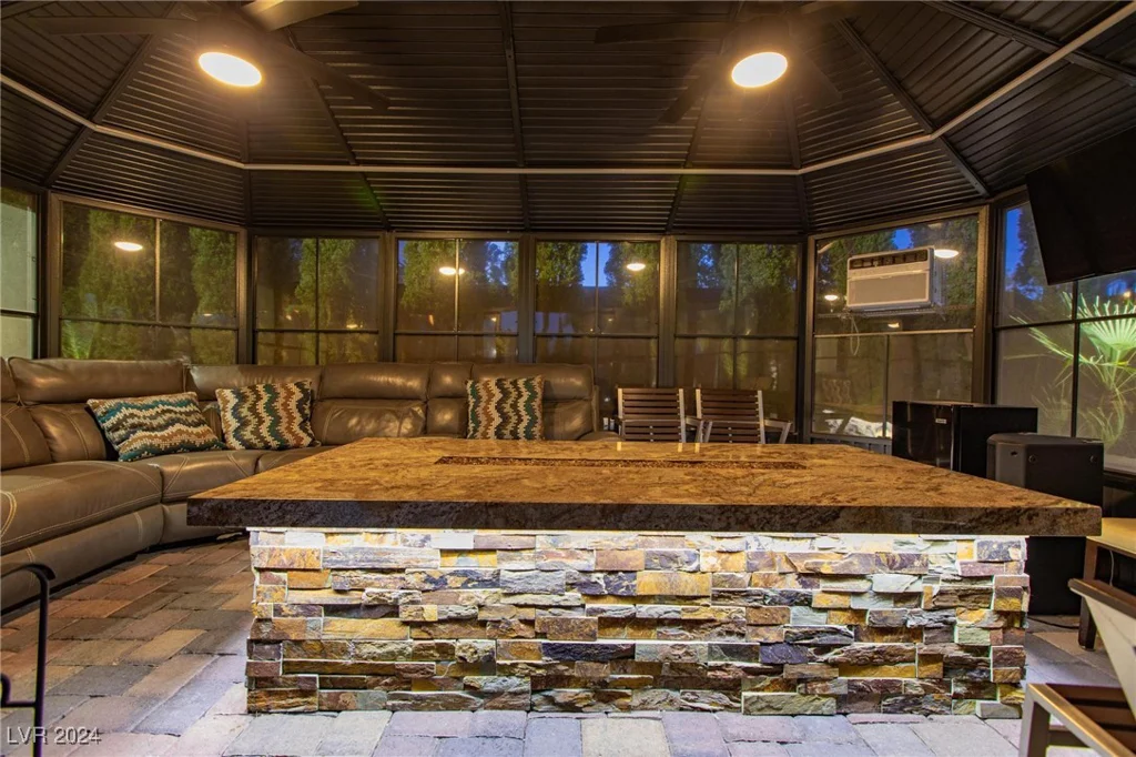 1504 Castle Wall, Las Vegas, NV 89117