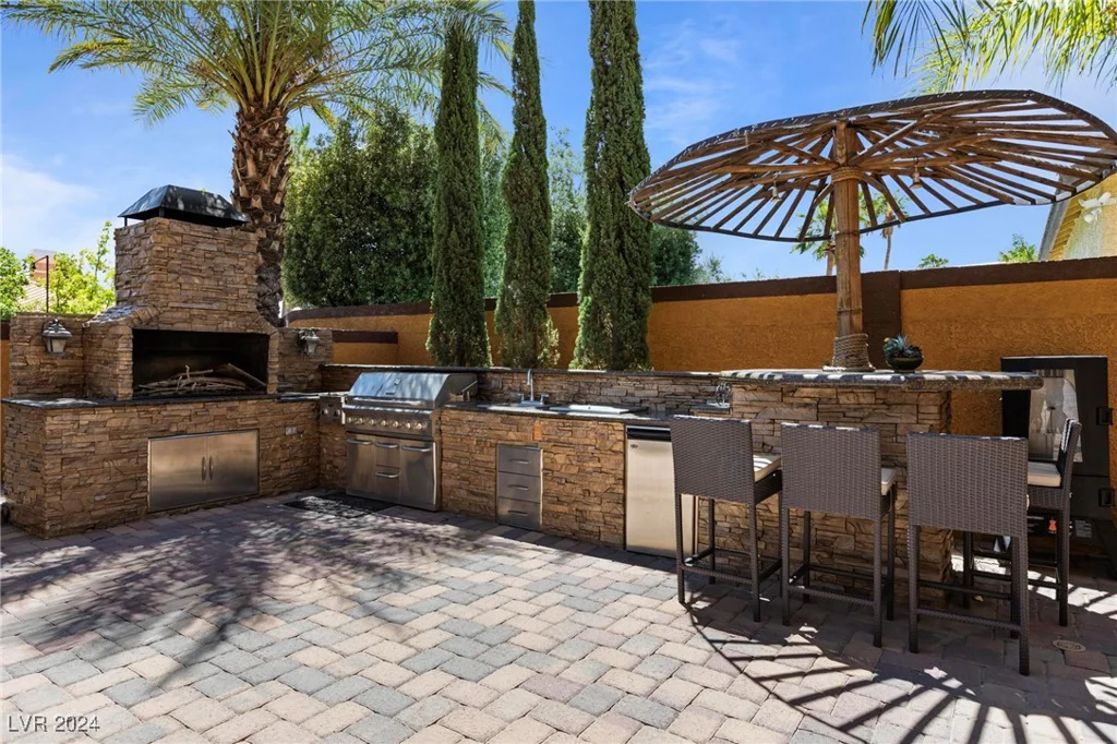 1504 Castle Wall, Las Vegas, NV 89117